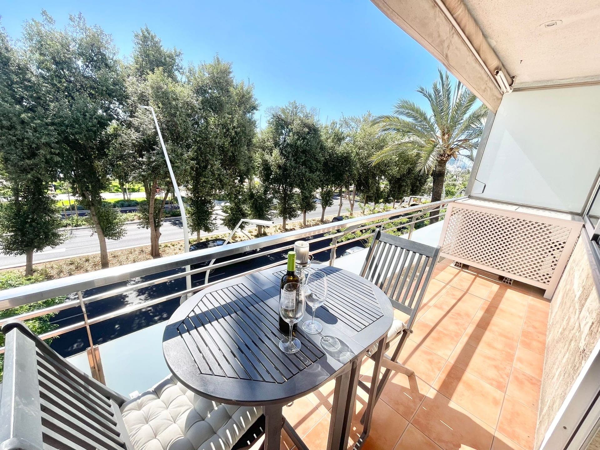 Renovated Apartment with Sea Views — Paseo Marítimo